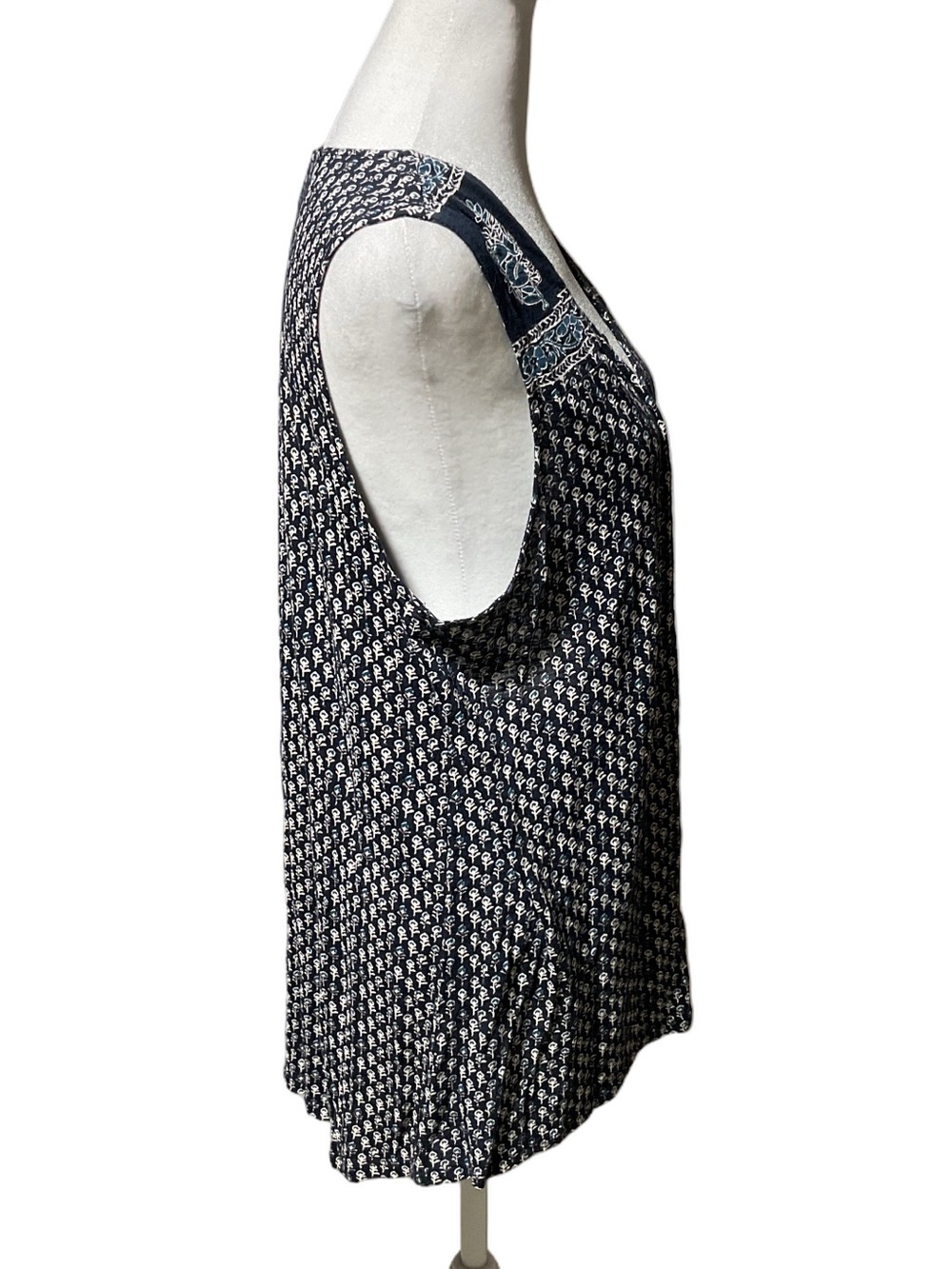Lucky Brand Tank Top - Picture 7 of 9
